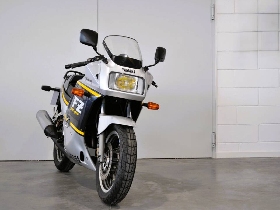 Bild 2/16 von Yamaha FZ 750 (1989)