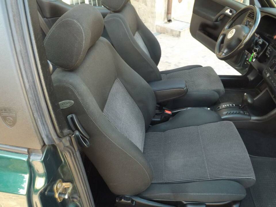 Image 13/50 of Volkswagen Golf III Cabrio 1.6 (1998)