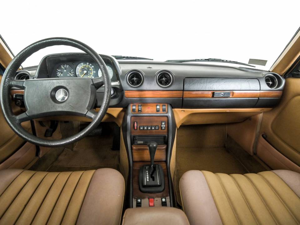Bild 5/50 von Mercedes-Benz 300 D Turbodiesel (1982)