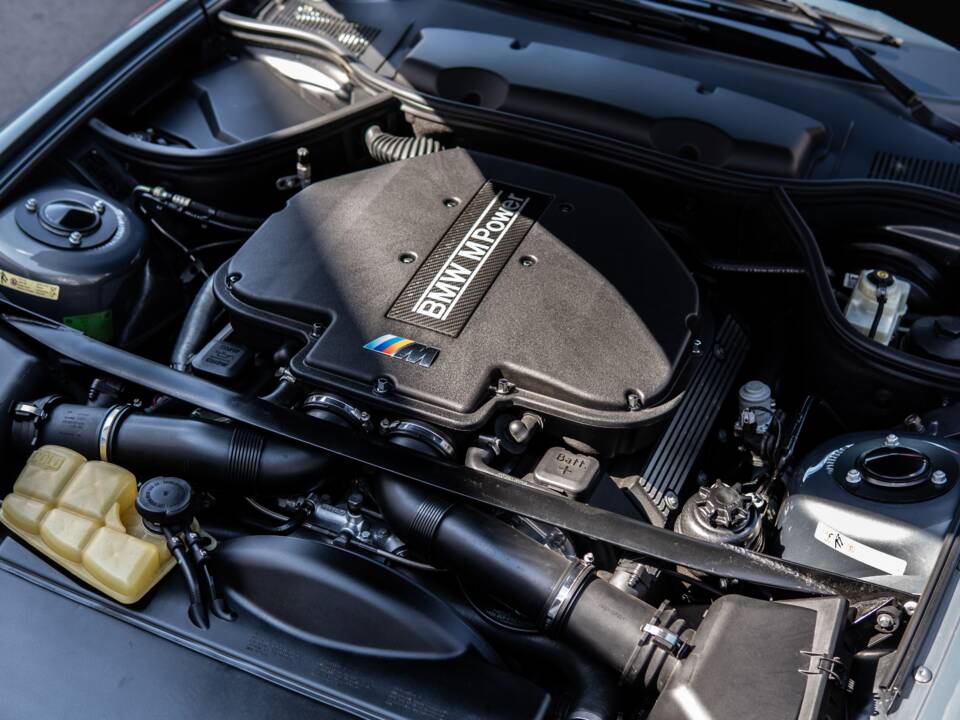 Image 32/32 of BMW Z8 (2001)