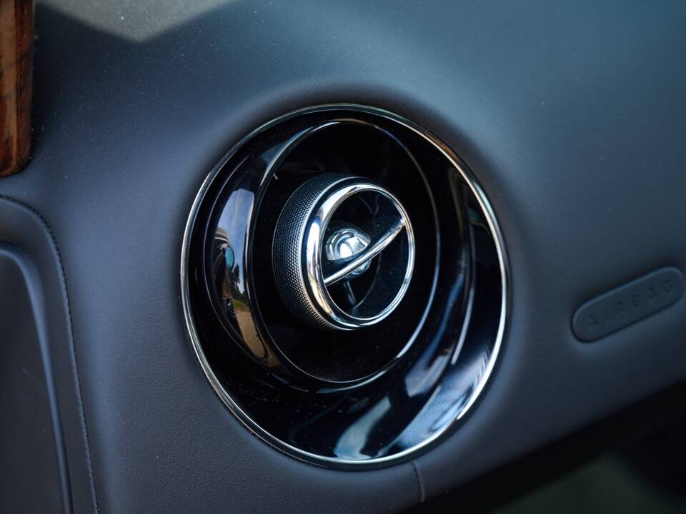 Bild 21/50 von Jaguar XJ 5.0 (2012)
