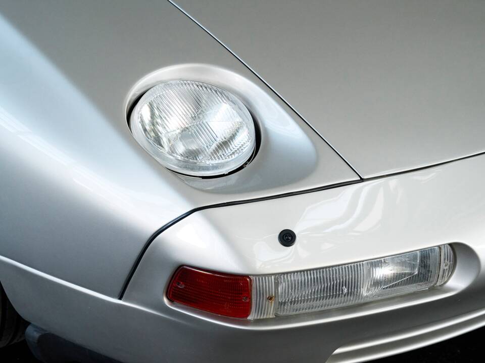 Image 29/50 of Porsche 928 GT (1989)