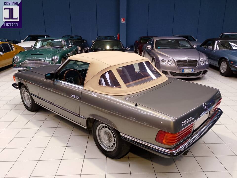 Image 13/60 of Mercedes-Benz 380 SL (1982)