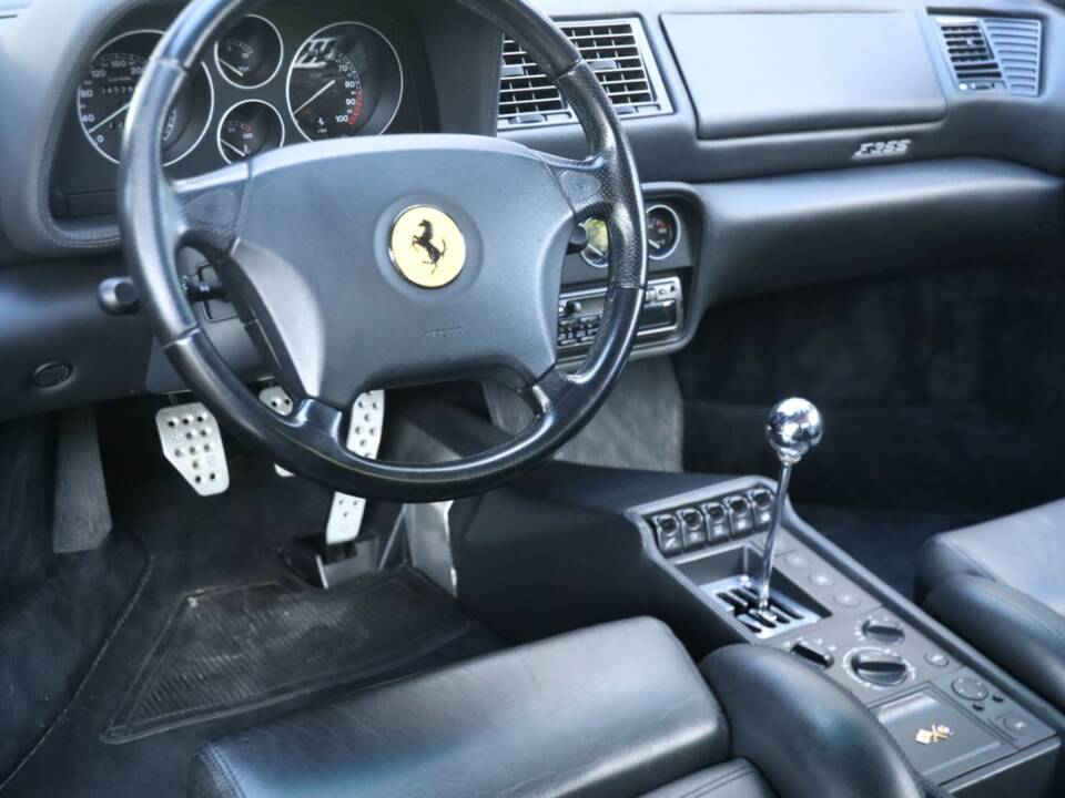 Bild 47/50 von Ferrari F 355 Berlinetta (1996)