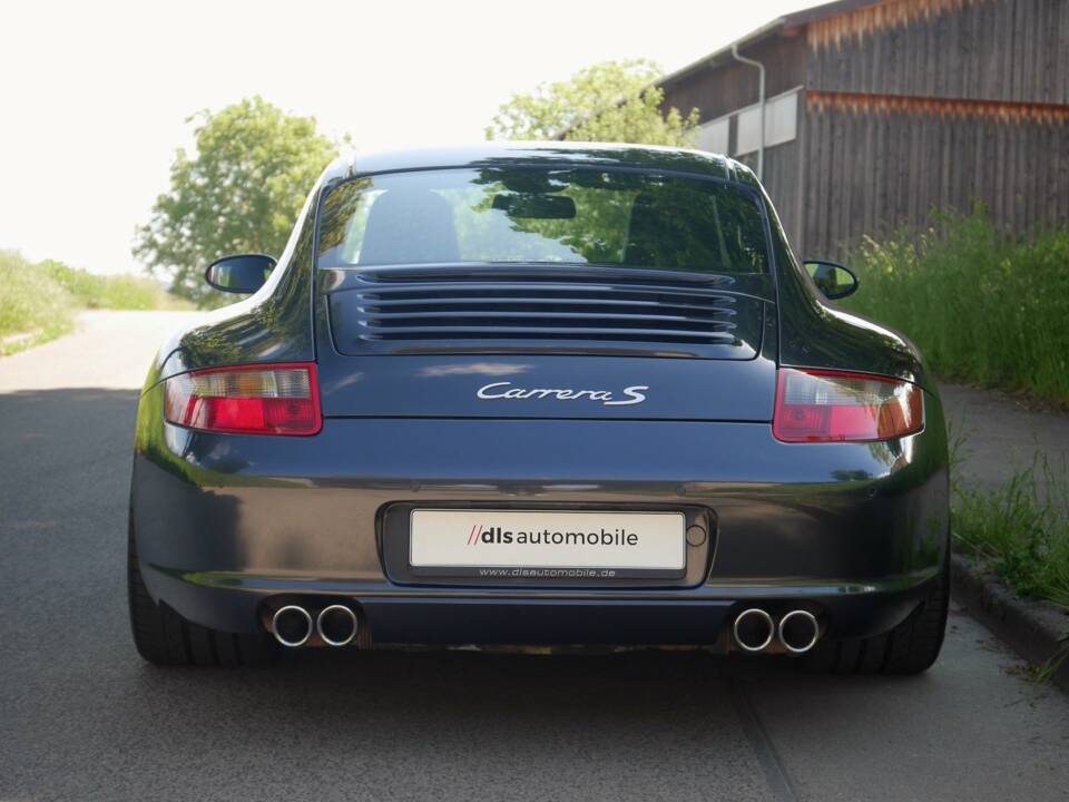 Image 8/33 of Porsche 911 Carrera S (2005)