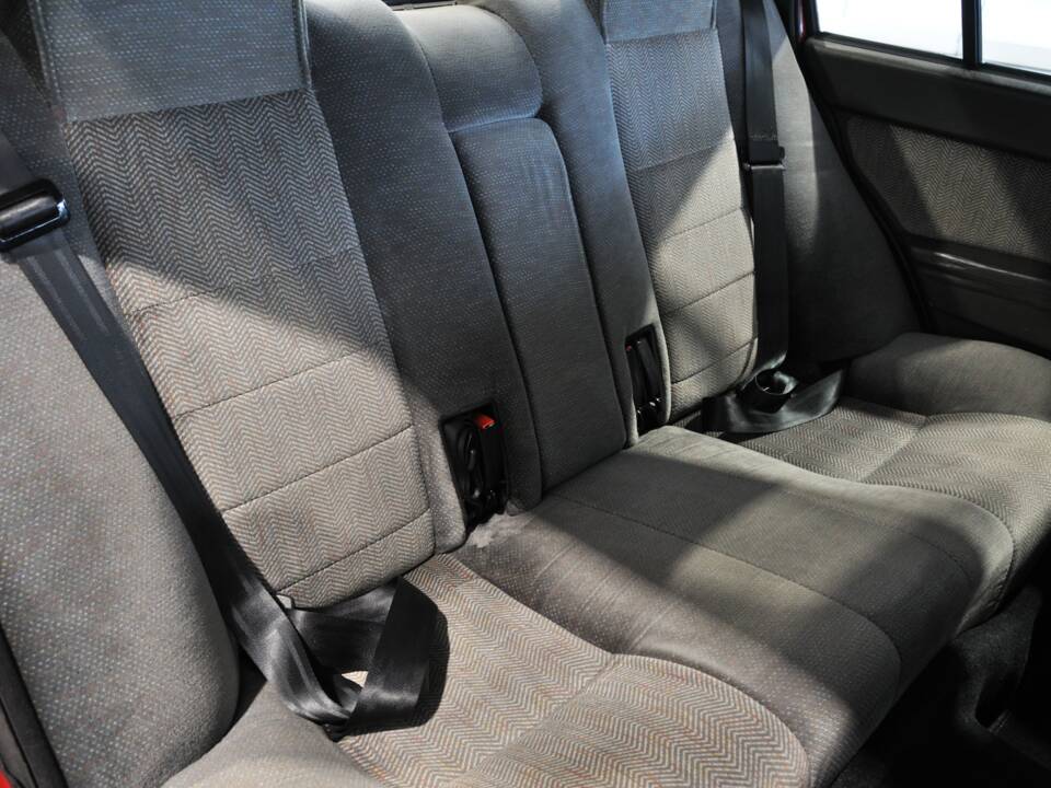 Bild 26/30 von Alfa Romeo 75 2.0 Twin Spark (1988)