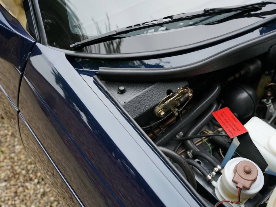 Bild 16/50 von Aston Martin V8 Zagato Vantage Volante (1990)