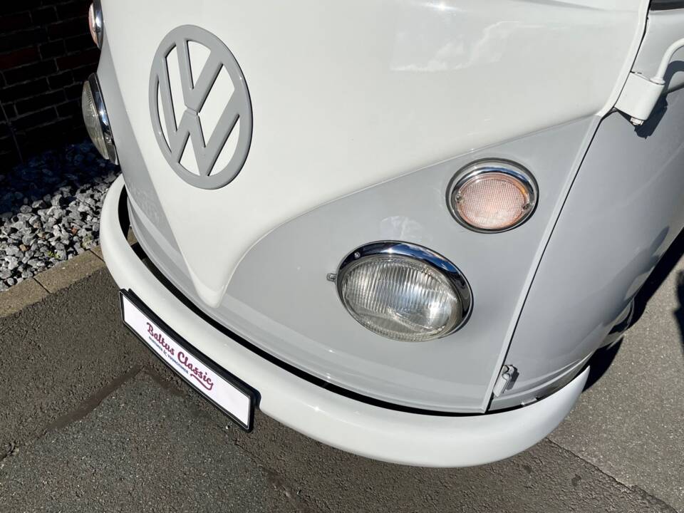 Image 19/20 of Volkswagen T1 panel van (1964)
