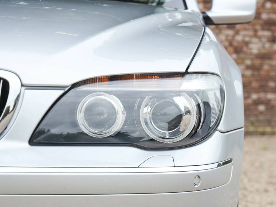 Obraz 8/50 pojazdu BMW 750i (2007)