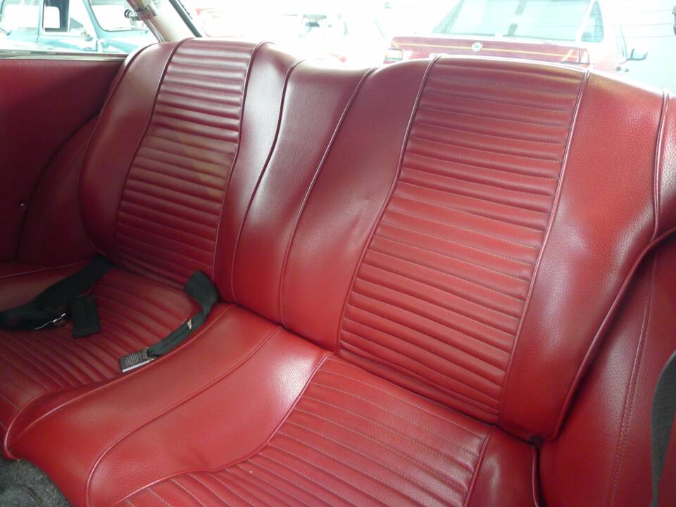 Image 39/42 of Alfa Romeo 2000 GT Veloce (1975)