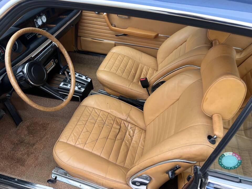 Image 8/28 of BMW 3.0 CS (1975)