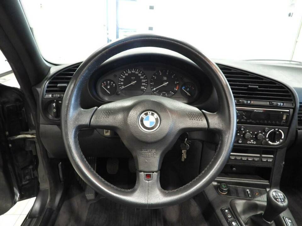 Afbeelding 4/10 van BMW 320i (1994)