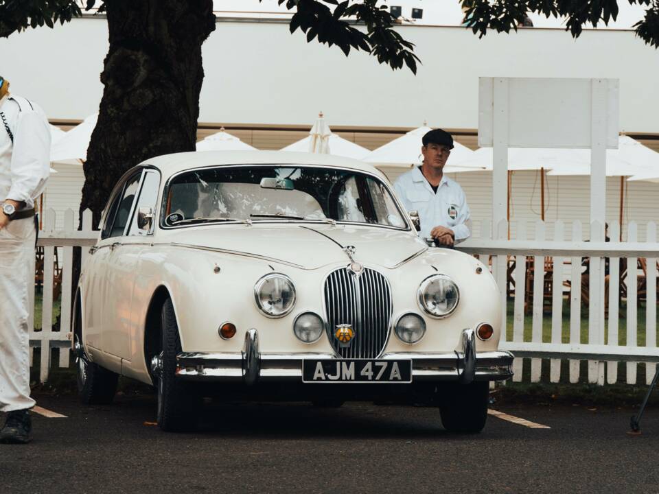 Image 2/24 de Jaguar Mk II 3.8 (1963)