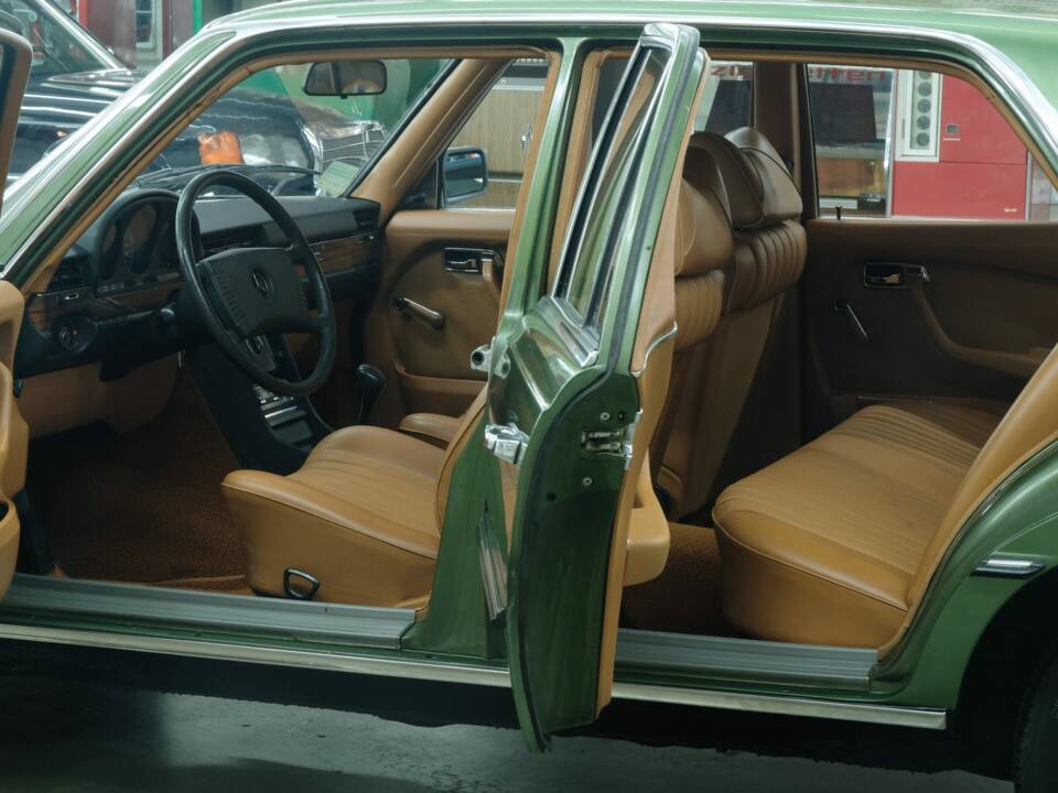 Image 16/50 de Mercedes-Benz 350 SE (1975)