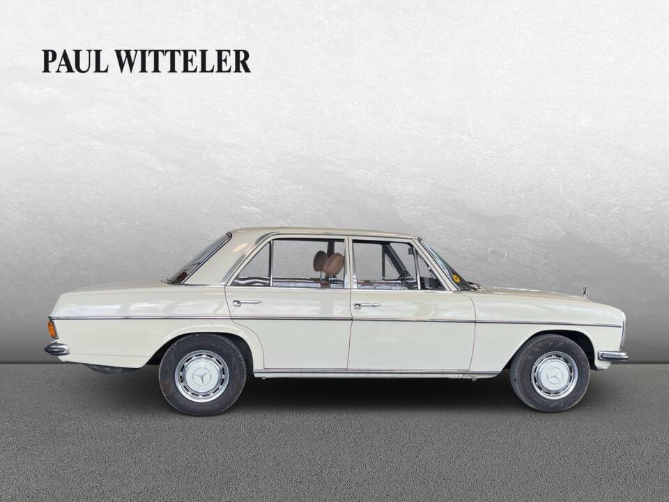 Image 4/21 of Mercedes-Benz 200 (1972)