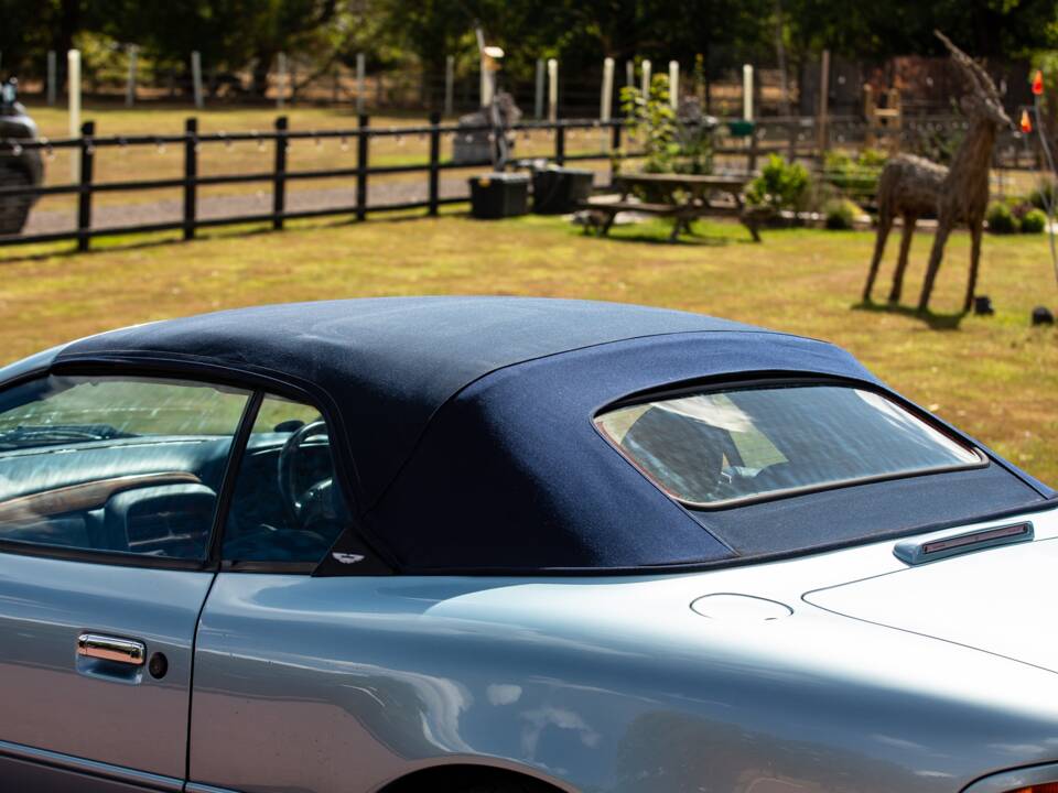 Immagine 35/46 di Aston Martin DB 7 Vantage Volante (2000)