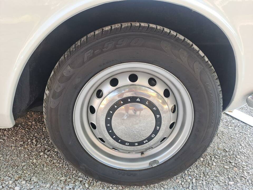 Image 29/39 of Alfa Romeo Giulia GT 1300 Junior (1970)
