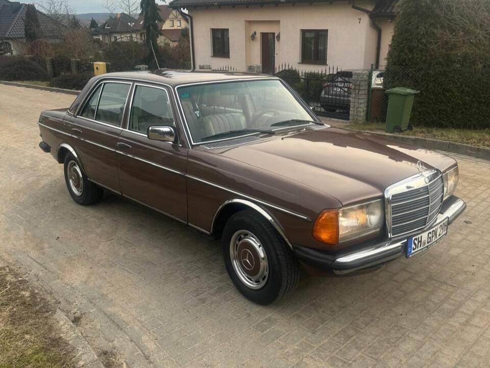 Bild 1/8 von Mercedes-Benz 250 (1980)