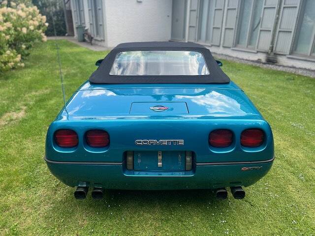 Bild 4/6 von Chevrolet Corvette Convertible (1987)