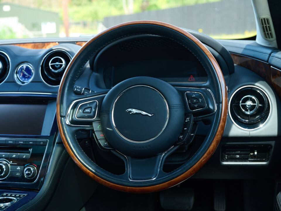 Bild 29/50 von Jaguar XJ 5.0 (2012)