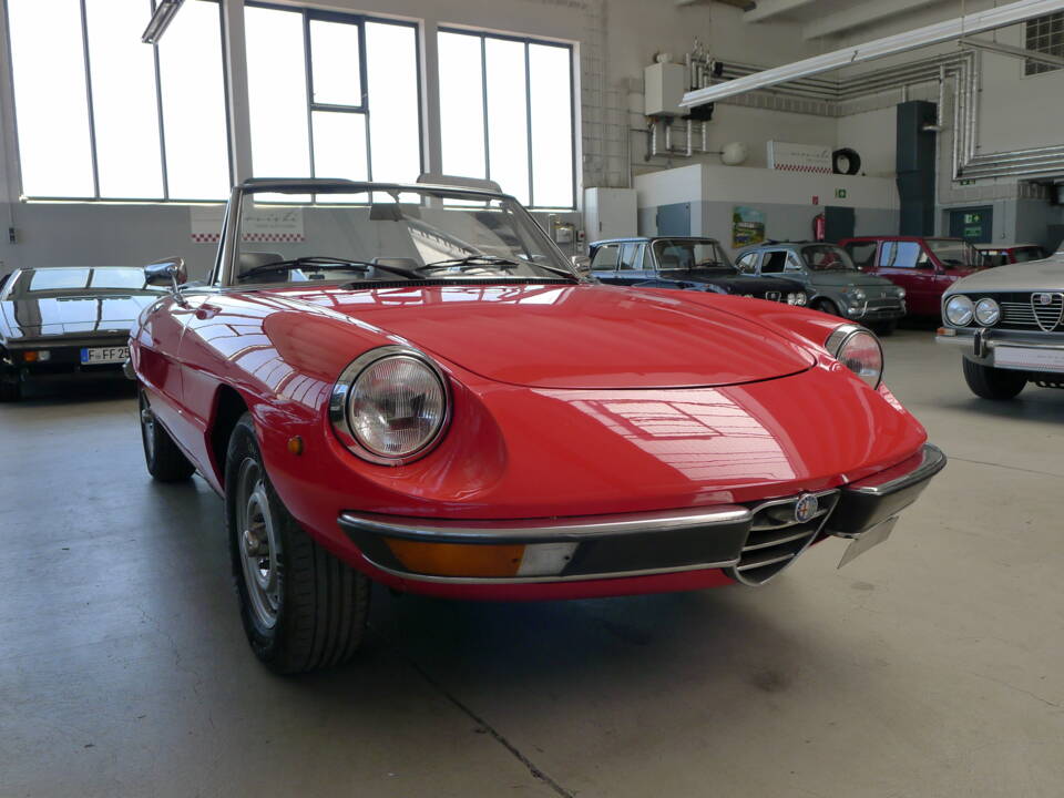 Image 22/36 of Alfa Romeo 2000 Spider Veloce (1982)