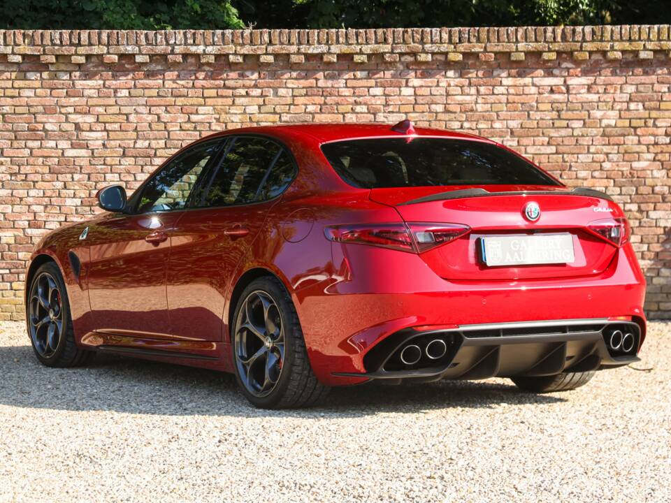 Bild 2/50 von Alfa Romeo Giulia Quadrifoglio (2017)