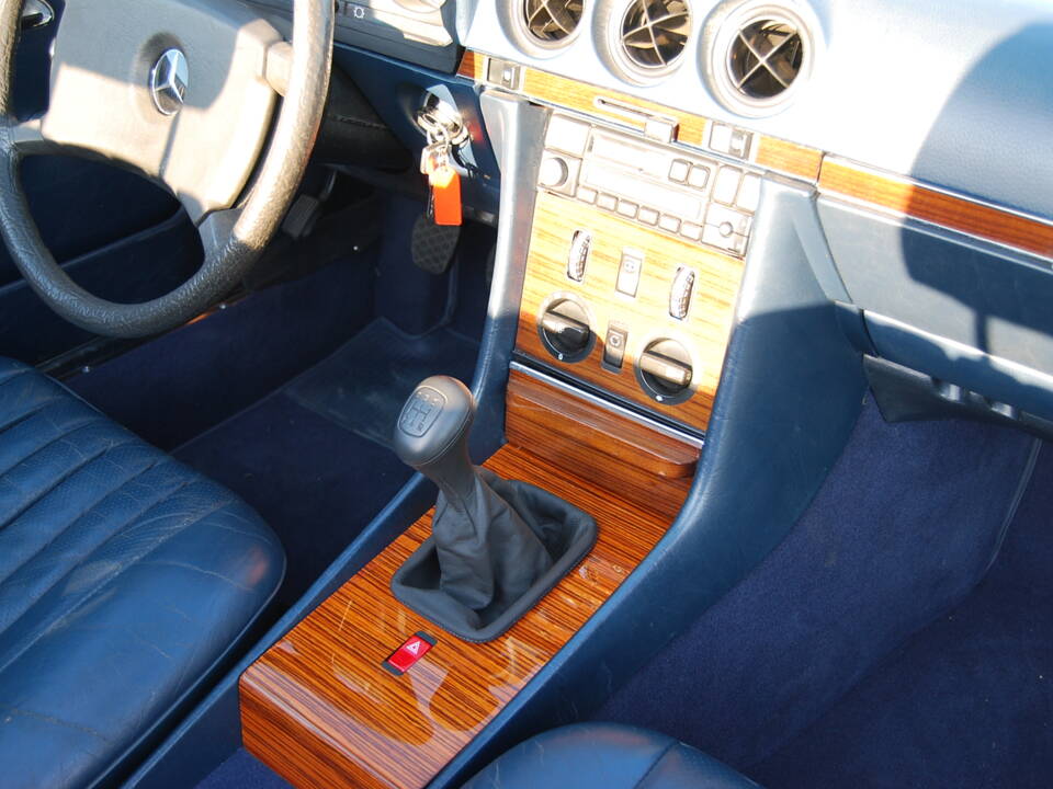 Image 61/87 of Mercedes-Benz 280 SL (1982)