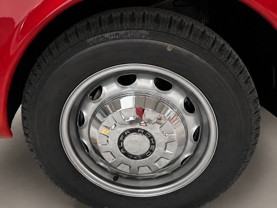 Image 16/31 of Alfa Romeo 2600 Spider (1964)
