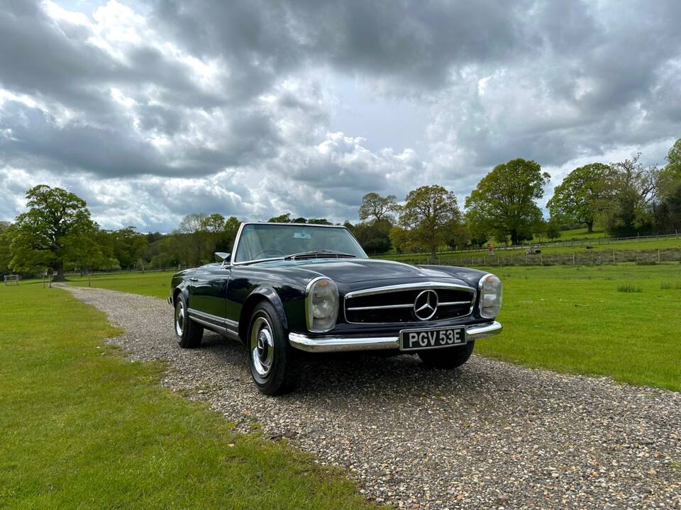 Image 2/55 of Mercedes-Benz 230 SL (1967)