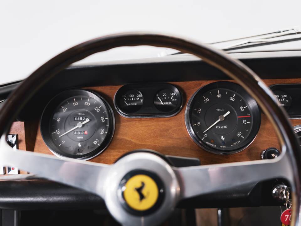 Image 89/100 of Ferrari 330 GT 2+2 (1965)
