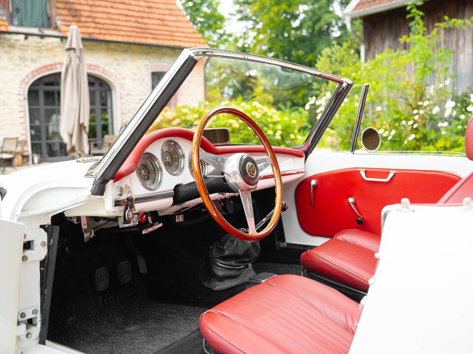 Immagine 26/43 di Alfa Romeo Giulia 1600 Spider (1964)