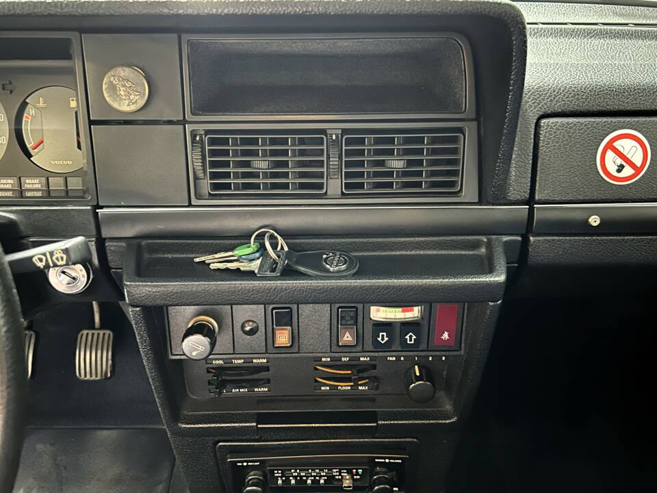 Bild 16/18 von Volvo 244 DLS (1980)