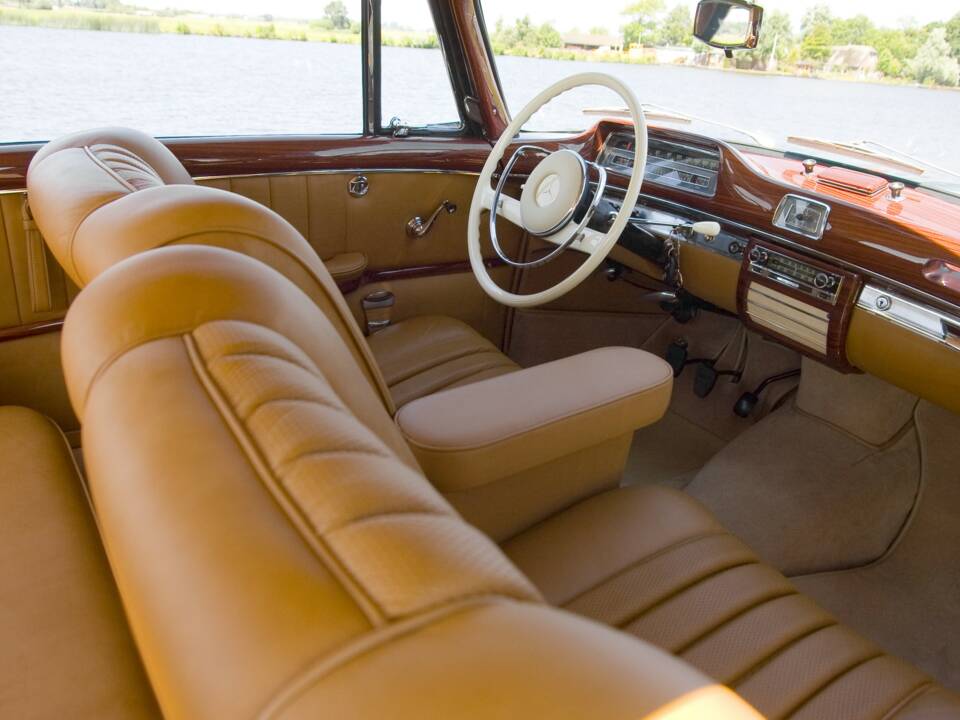 Bild 2/4 von Mercedes-Benz 220 SE (1960)