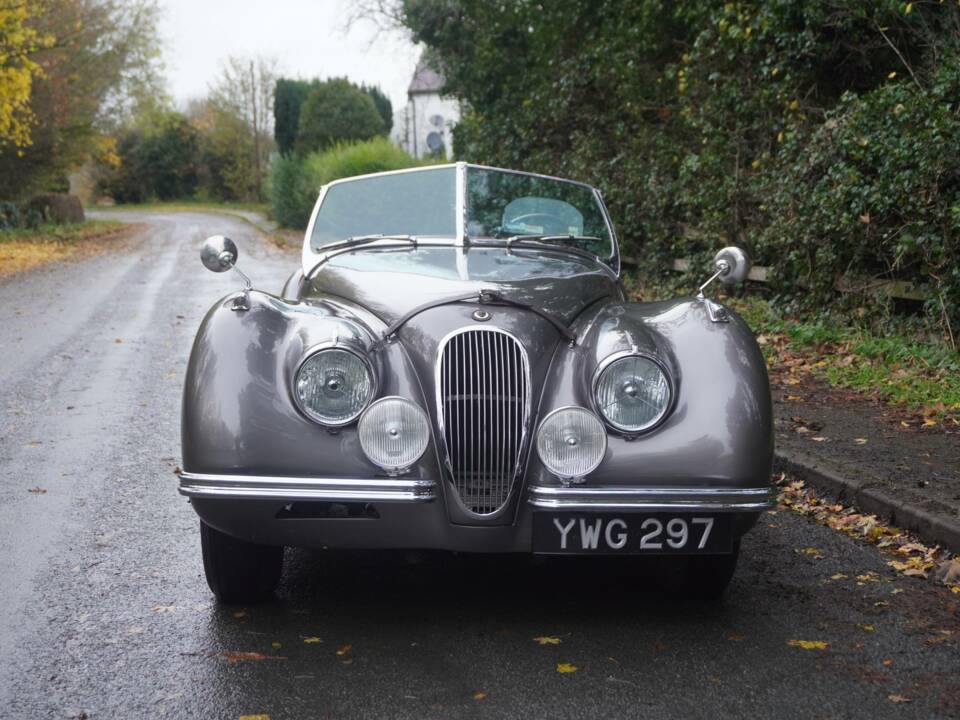 Image 2/19 of Jaguar XK 120 OTS (1952)
