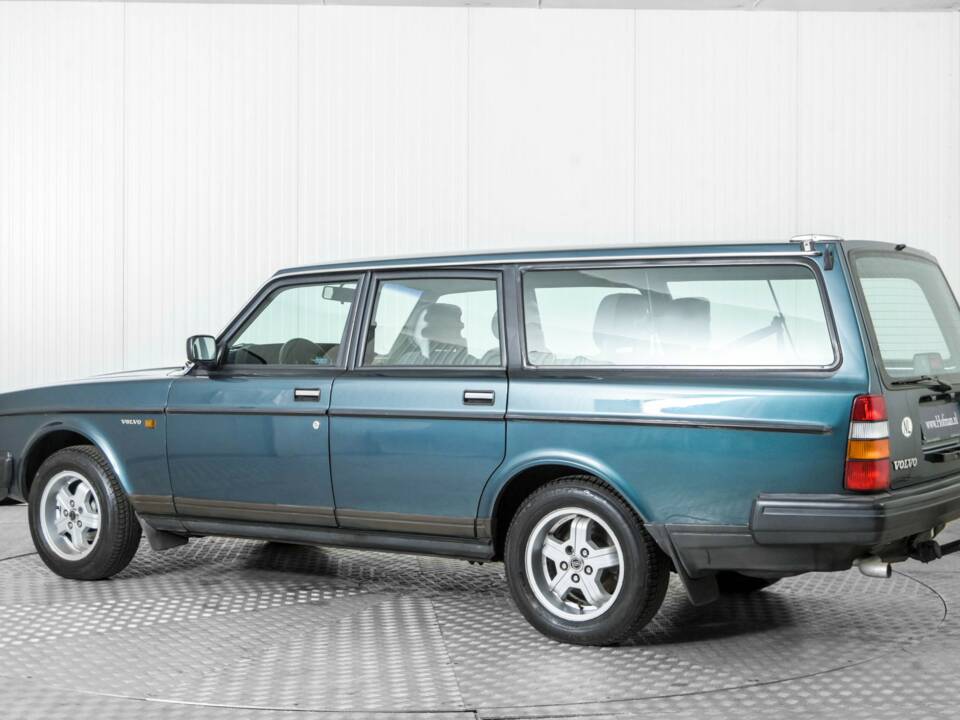 Immagine 6/50 di Volvo 240 GL (1990)