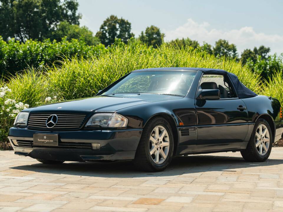 Image 1/45 of Mercedes-Benz 500 SL (1990)