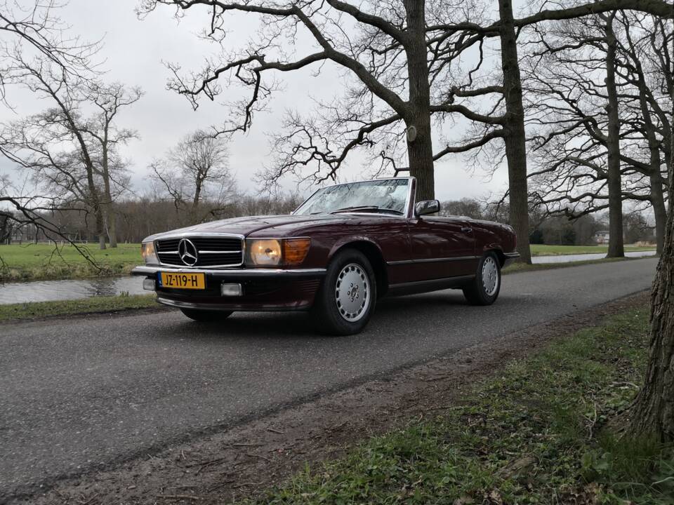 Image 38/38 of Mercedes-Benz 560 SL (1986)