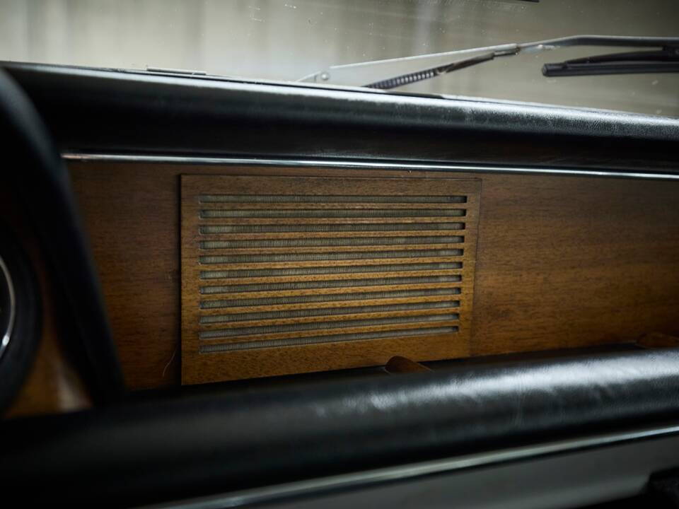 Image 71/100 of BMW 3.0 CSi (1973)