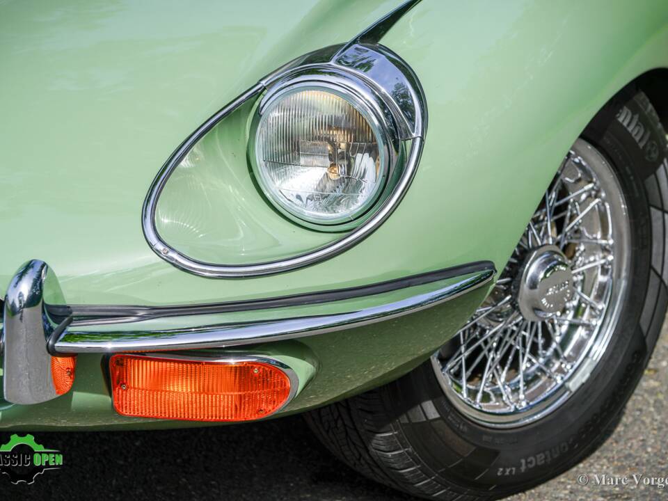 Image 27/60 de Jaguar E-Type (1969)