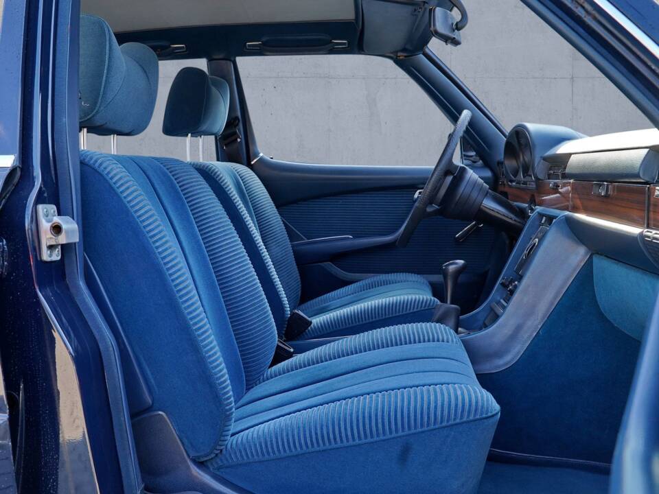 Bild 7/23 von Mercedes-Benz 350 SE (1975)