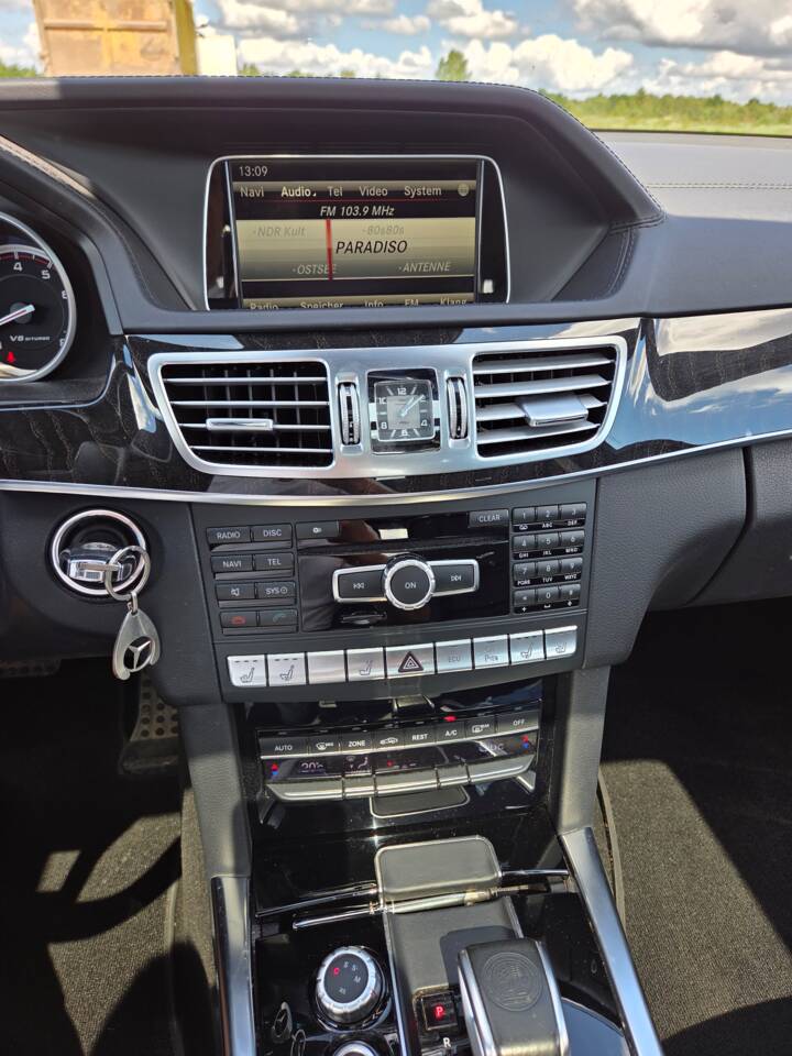 Immagine 7/11 di Mercedes-Benz E 63 S AMG 4MATIC T (2013)