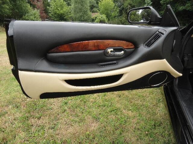 Image 22/30 de Aston Martin DB 7 Vantage Volante (2003)