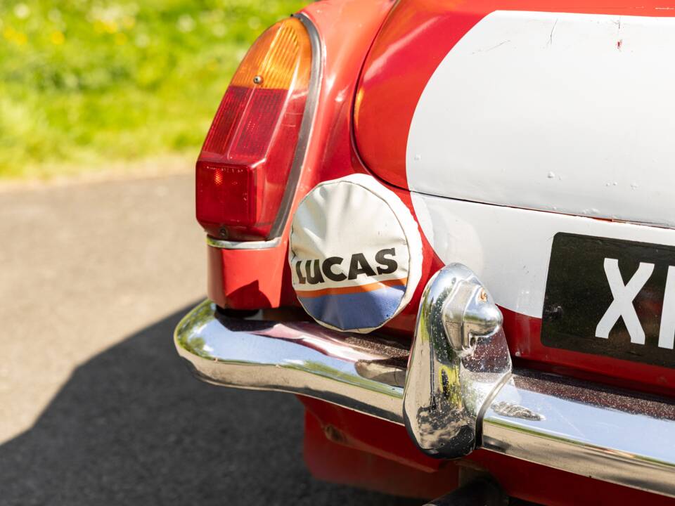 Image 24/50 of MG MGB GT (1970)