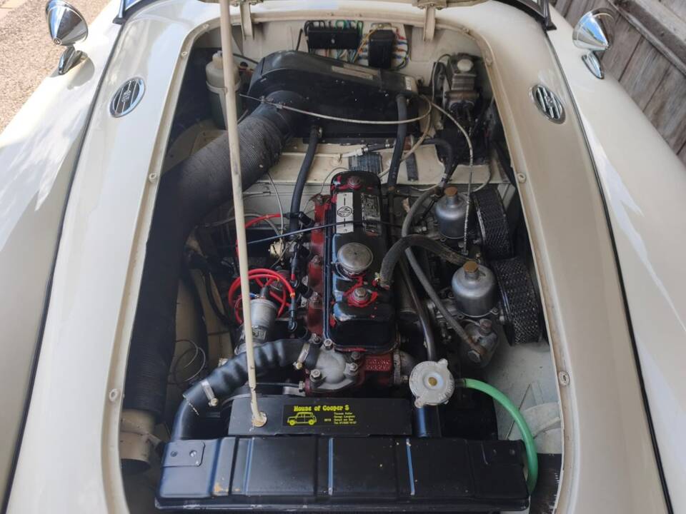 Image 15/27 of MG MGA 1500 (1958)