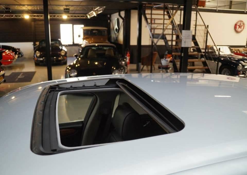 Image 12/50 of Jaguar XJ 8 4.2 (2007)