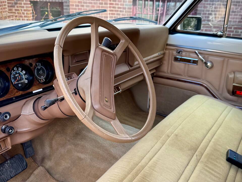 Image 13/50 of Jeep Wagoneer Brougham (1982)