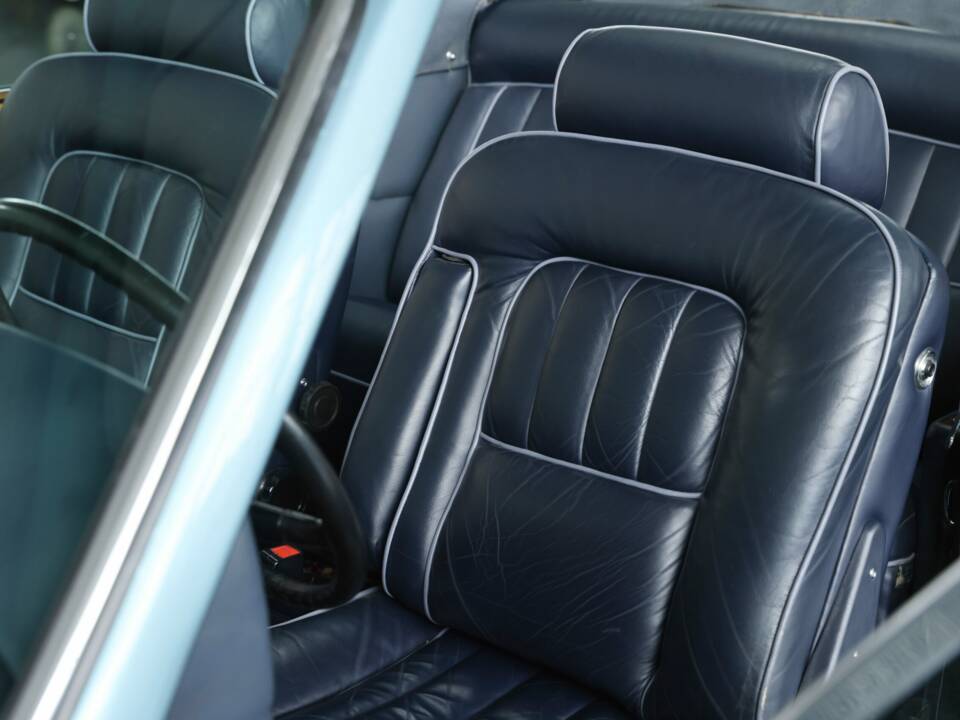 Image 24/48 of Rolls-Royce Corniche I (1980)