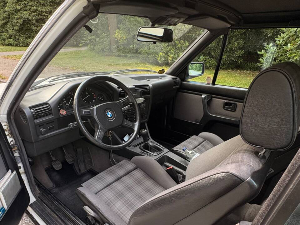 Immagine 50/75 di BMW 320i (1988)