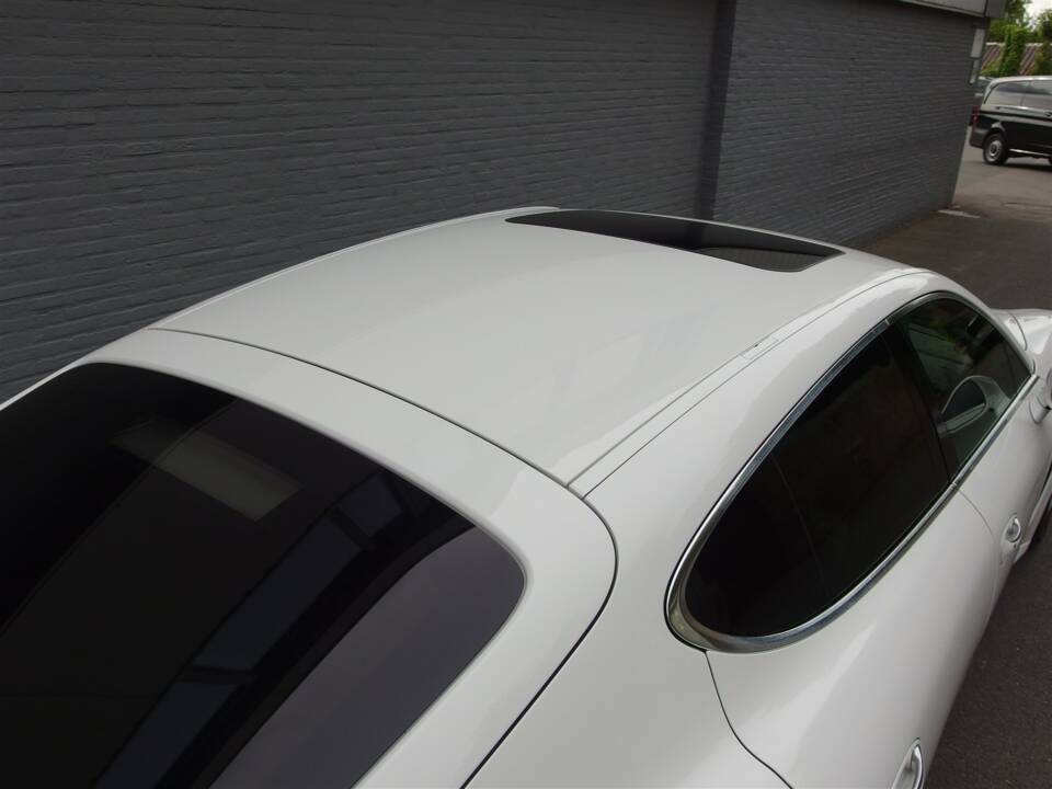 Image 38/98 of Porsche Panamera S (2010)