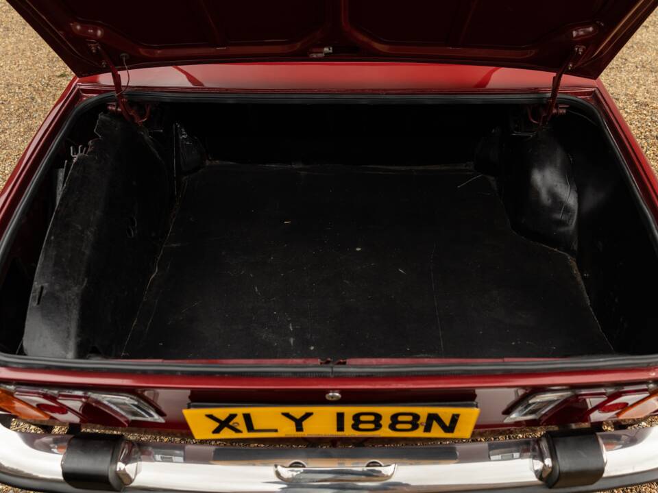 Image 16/45 of Peugeot 504 Convertible (1974)